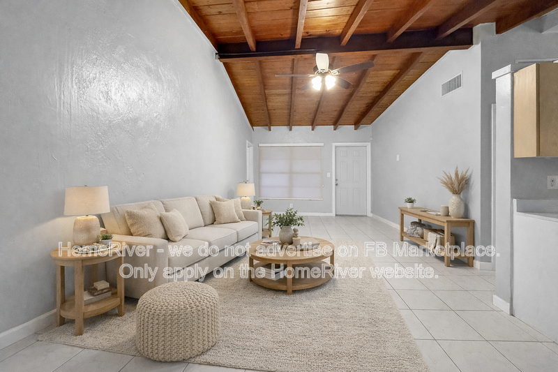 Move In Ready! 525 SW 22ND TER FORT LAUDERDALE FL 33312 property image
