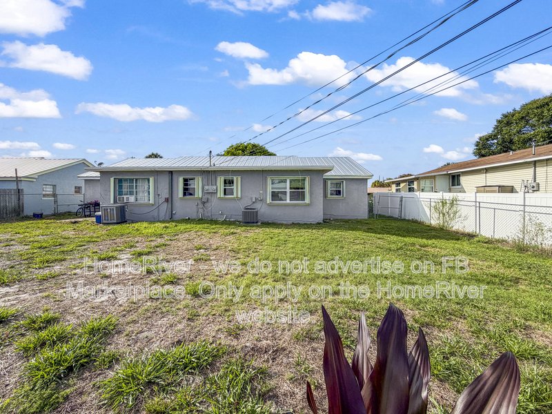 Spacious 2BR Duplex + Bonus Room - Small Pet Friendly -  Move-In Ready property image
