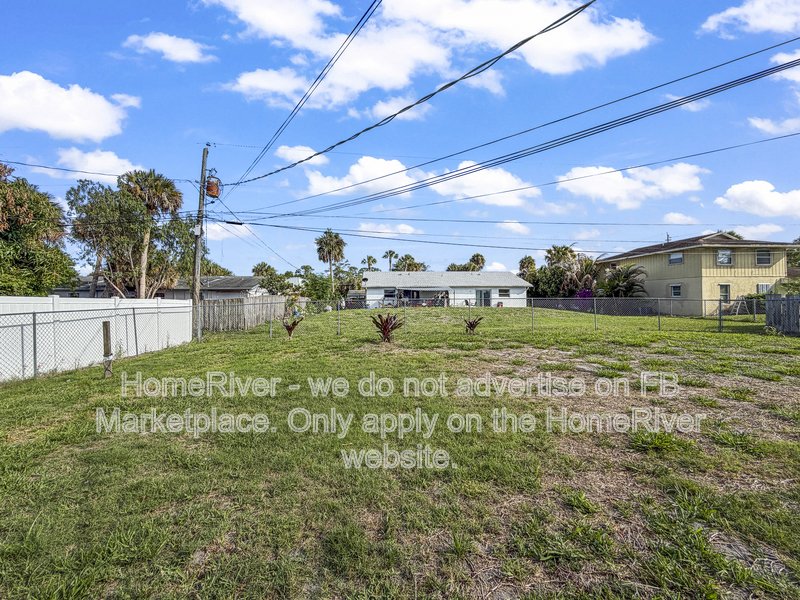 Spacious 2BR Duplex + Bonus Room - Small Pet Friendly -  Move-In Ready property image