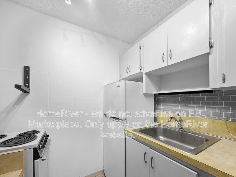 Cozy Downtown Oakland Park Studio Located On A Lushly Landscaped Lot property image